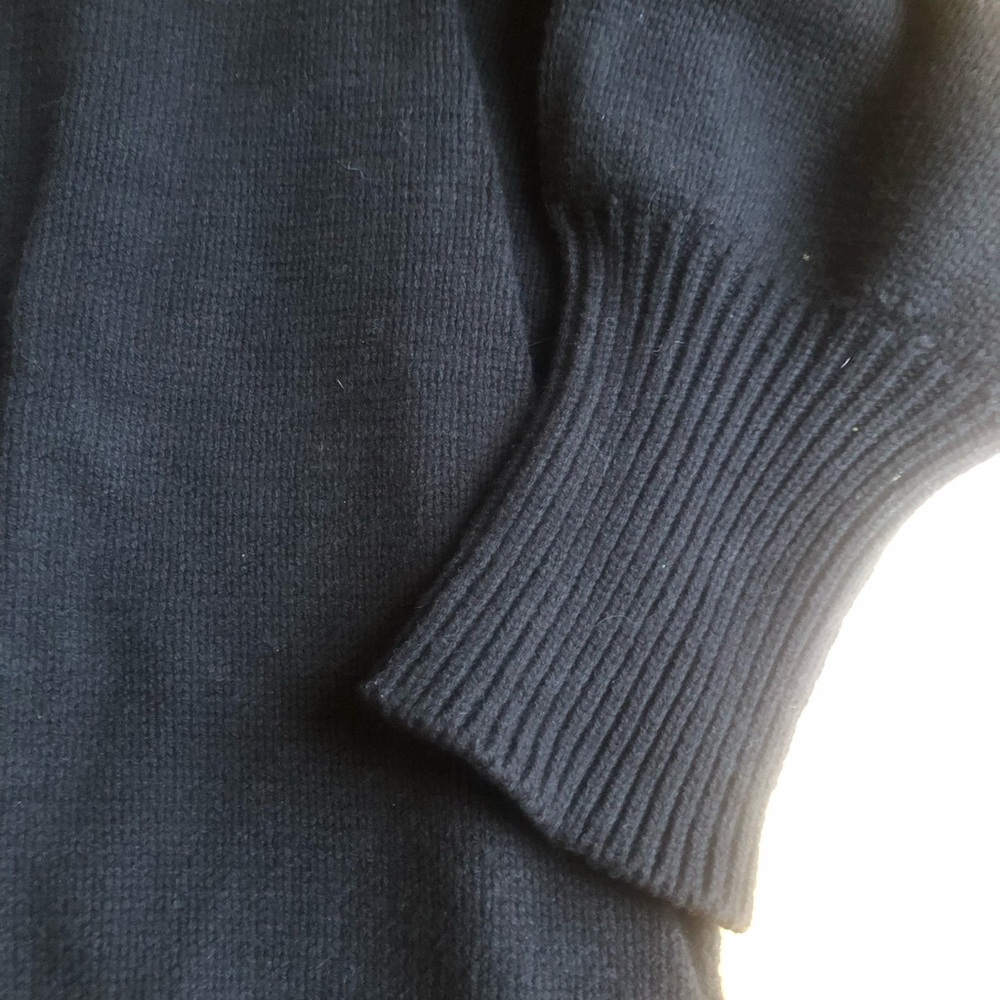 Aemi and Co. ina oversized sweater - Picture 6 of 6